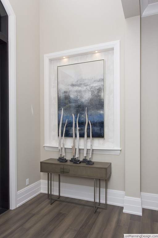 Foyer faux, matching artwork, console table